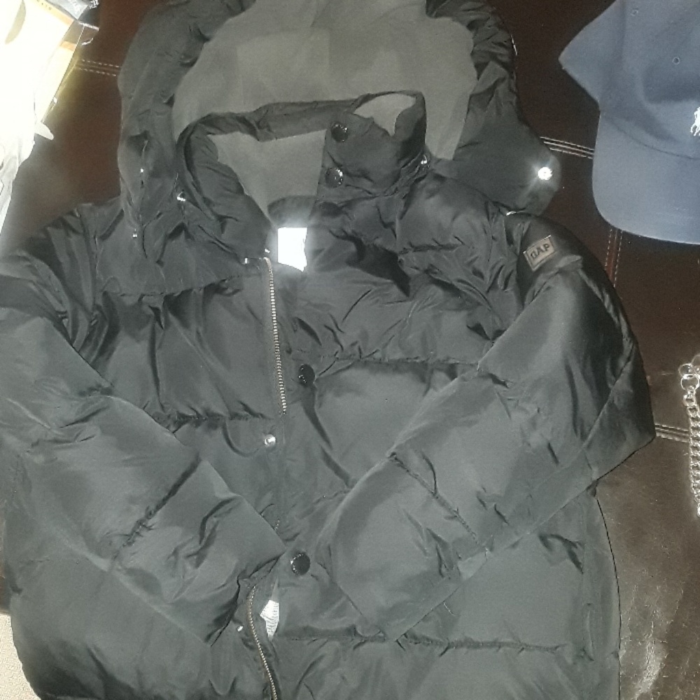 GAP Puffer jacket w/hood. Fully lined.